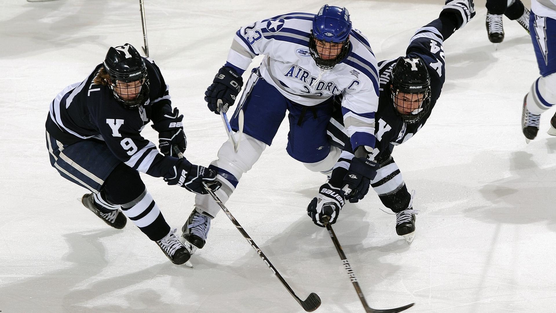 那不勒斯庆功晚宴星光璀璨 孔蒂与歌手同台